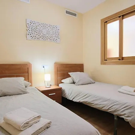 Tess Frontbeach La Roca Chica Торремолінос