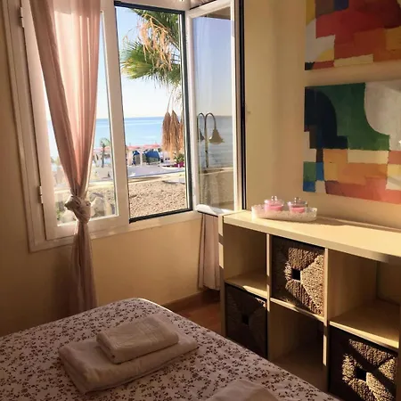 Tess Apartamento Frontbeach La Roca Chica * Torremolinos